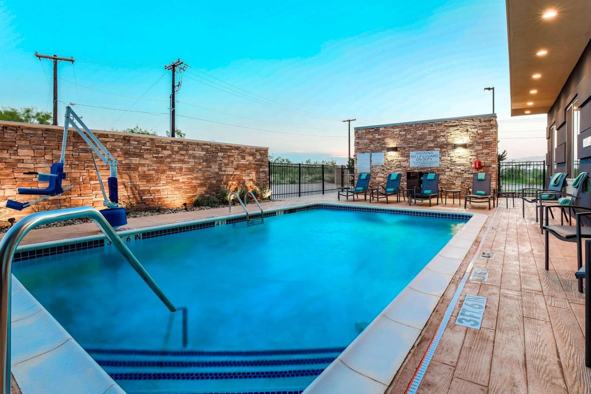 Fairfield Inn & Suites By Marriott Snyder Buitenkant foto